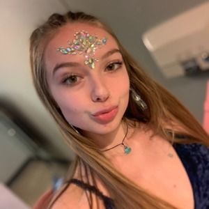 Meet your Posher, Alexis